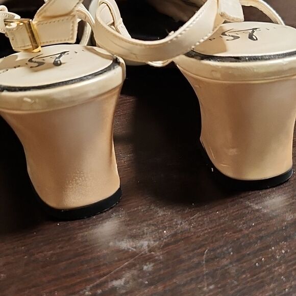 Life strides Judith Vanilla Devill sling back dress shoes - Picture 5 of 7